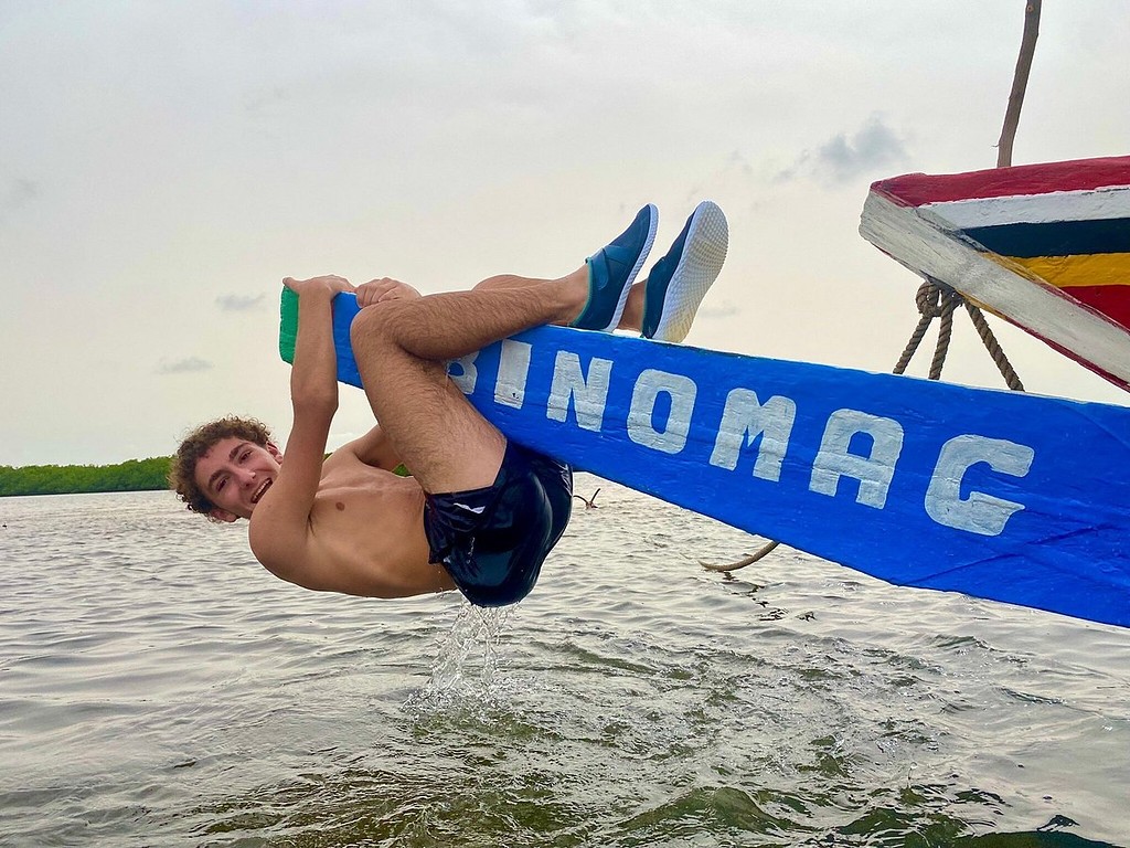 Acrobatie sur la proue OBINOMAG