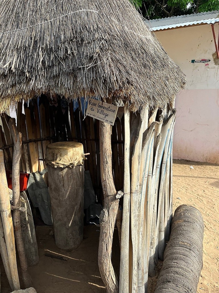 Une case en paille au village