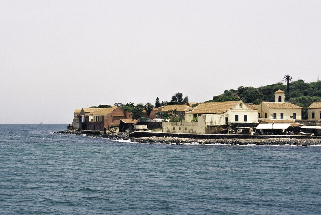 L'île de Gorée vue depuis la chaloupe