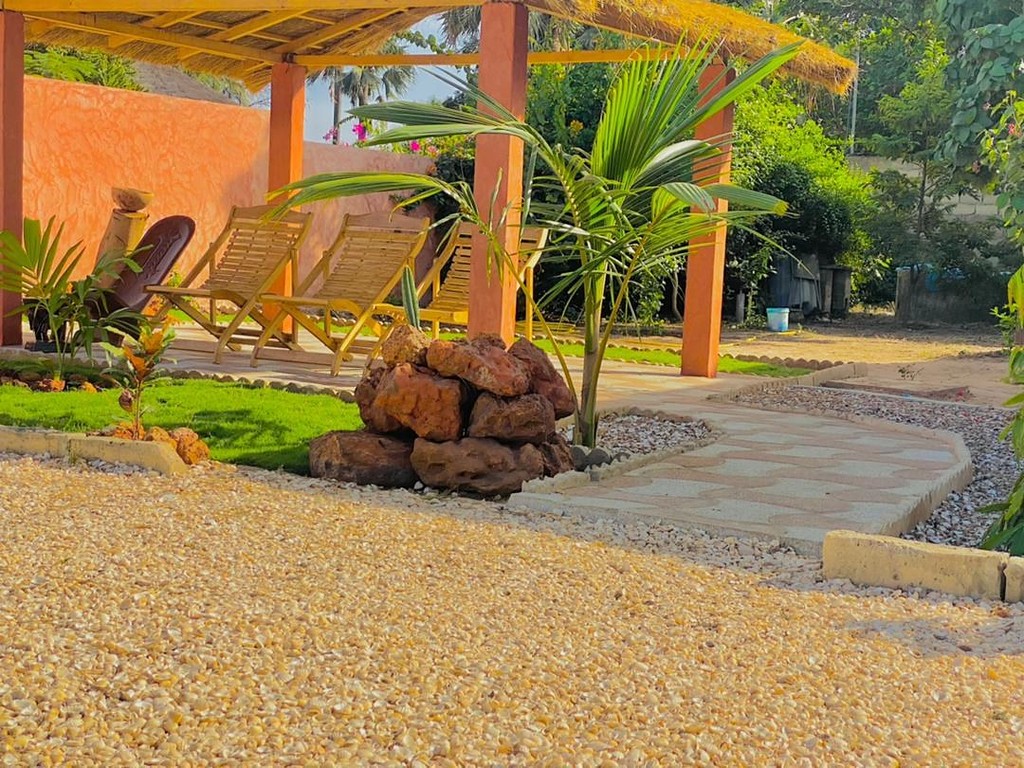 Le jardin de la maison et sa pergola