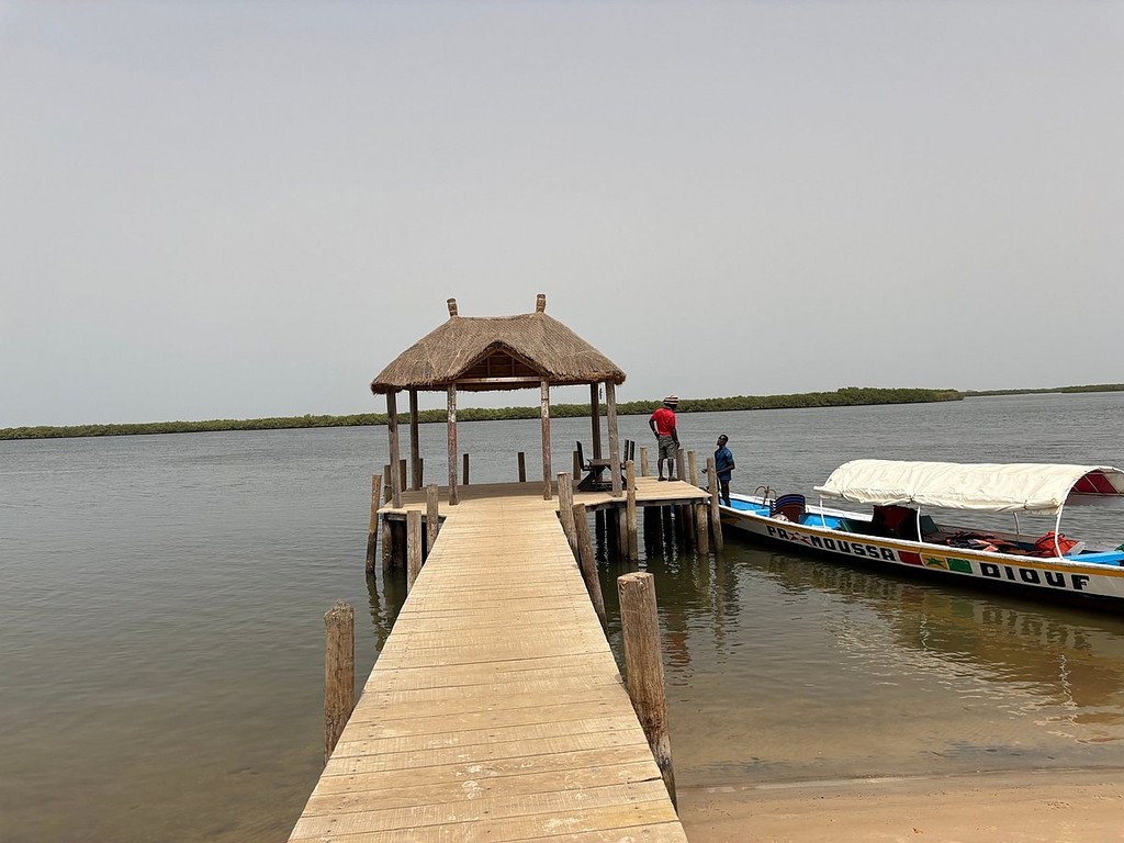 La pirogue Obinomag amarrée au ponton